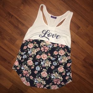 🔴2/$10🔴 Maternity floral Tank top